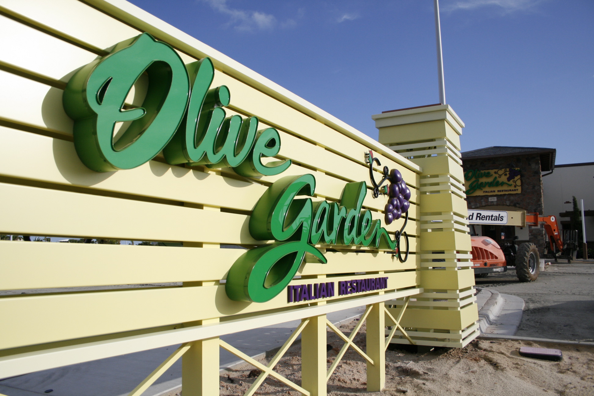 Olive Garden at Pier Park Prepares to Open - PCBDaily